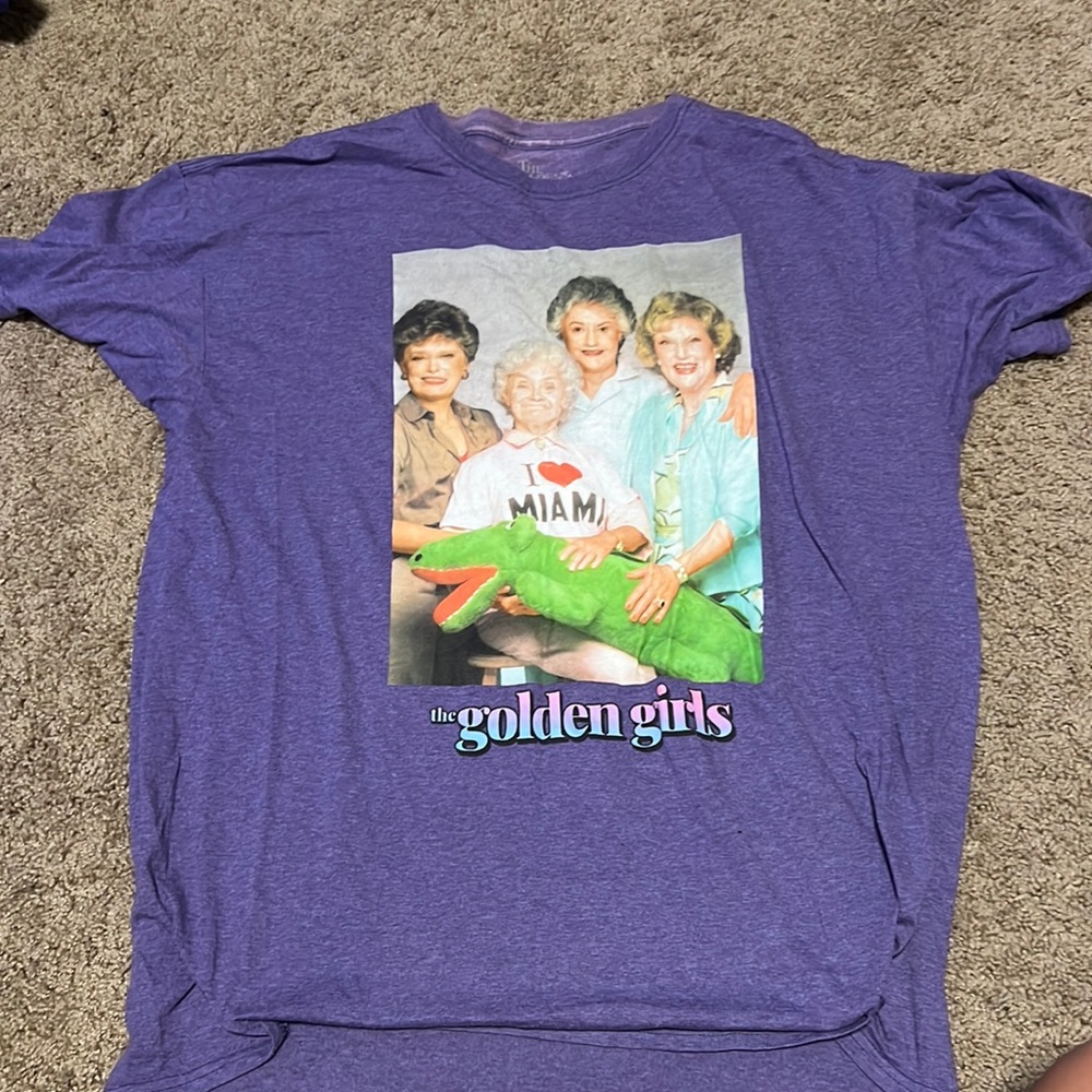 Golden girl’s oversized tshirt